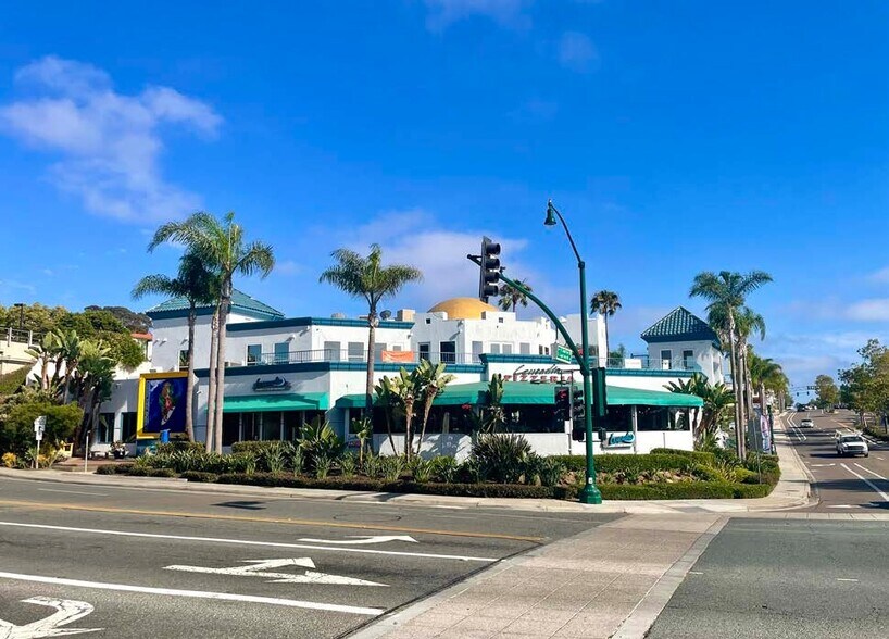 315-335 S Coast Hwy 101, Encinitas, CA à louer - Photo de l’immeuble – Image 2 sur 2