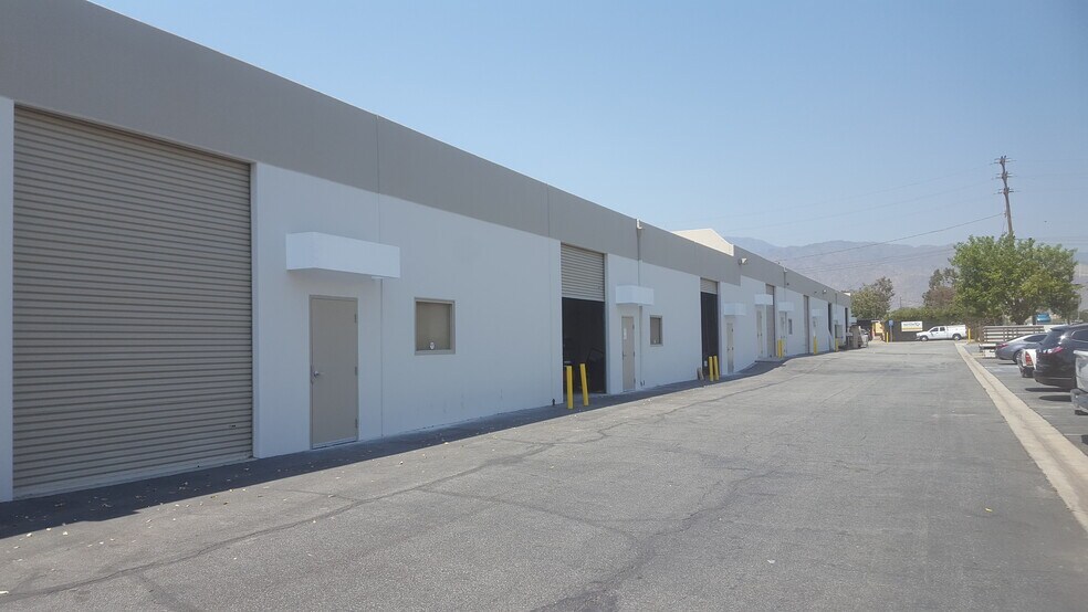 15562 Arrow Hwy, Irwindale, CA à louer - Photo de l’immeuble – Image 1 sur 8