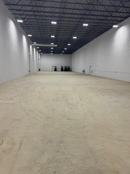 388 US Highway 22 W, Readington, NJ à louer - Photo intérieure – Image 3 sur 4