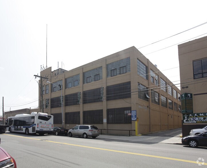 53-06 Grand Ave, Maspeth, NY à louer - Photo de l’immeuble – Image 2 sur 20