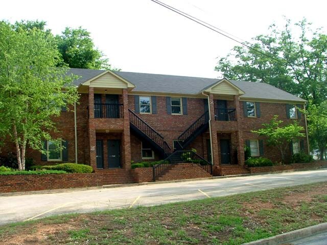 8744 Main St, Woodstock, GA à louer Photo principale– Image 1 sur 13