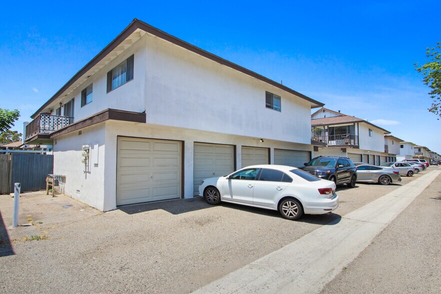 18712 Demion Ln, Huntington Beach, CA à vendre - Photo de l’immeuble – Image 3 sur 16
