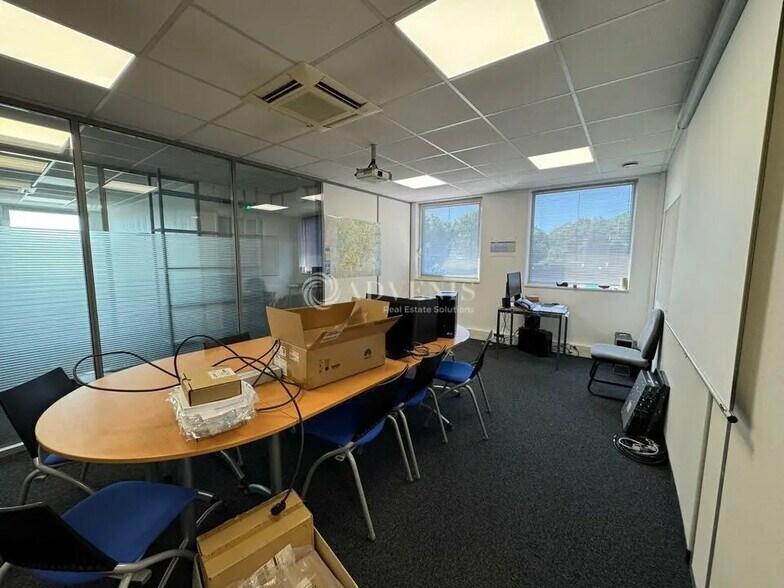 Bureau dans Champs-sur-Marne à louer - Photo de l’immeuble – Image 1 sur 9