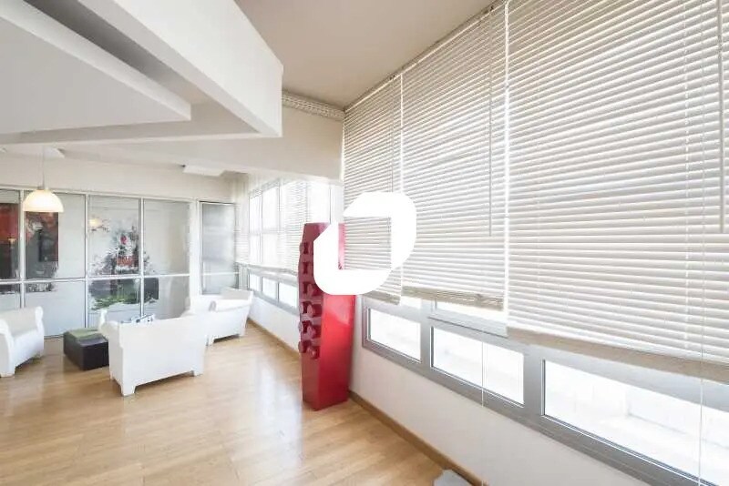 Bureau dans Ivry-sur-Seine à vendre - Photo de l’immeuble – Image 2 sur 15