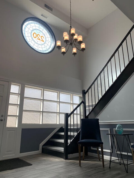 220 Mineola Blvd, Mineola, NY à louer - Photo intérieure – Image 3 sur 8