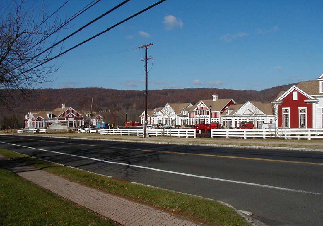 62 E Mill Rd, Long Valley, NJ à louer Photo principale– Image 1 sur 5