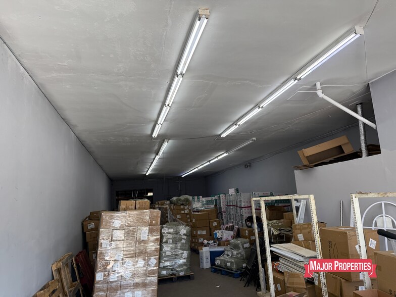 5570 Alhambra Avenue, Los Angeles, CA à louer - Photo intérieure – Image 2 sur 9