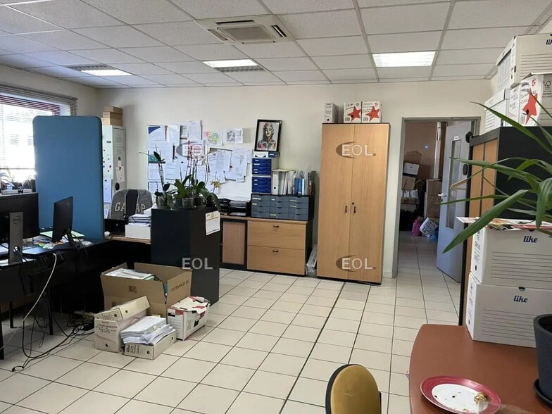 Local d’activités dans Argenteuil à louer - Photo de l’immeuble – Image 3 sur 7