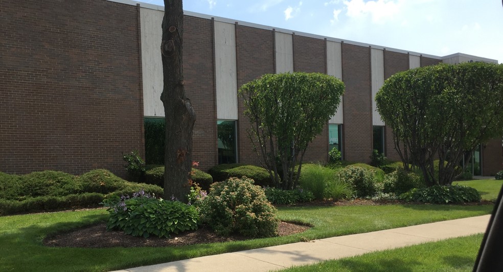 1775 Lively Blvd, Elk Grove Village, IL à louer - Photo de l’immeuble – Image 2 sur 8