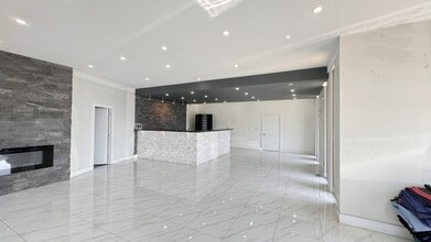 6120 Davies Rd NW, Edmonton, AB à louer Photo de l’immeuble– Image 1 sur 15