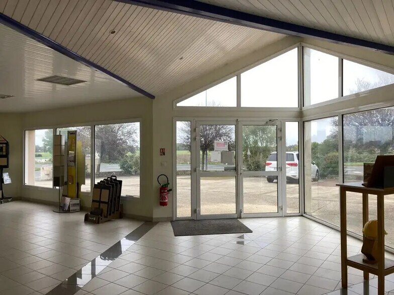 Local d'activités dans Chauché à vendre - Hall d’entrée – Image 1 sur 3