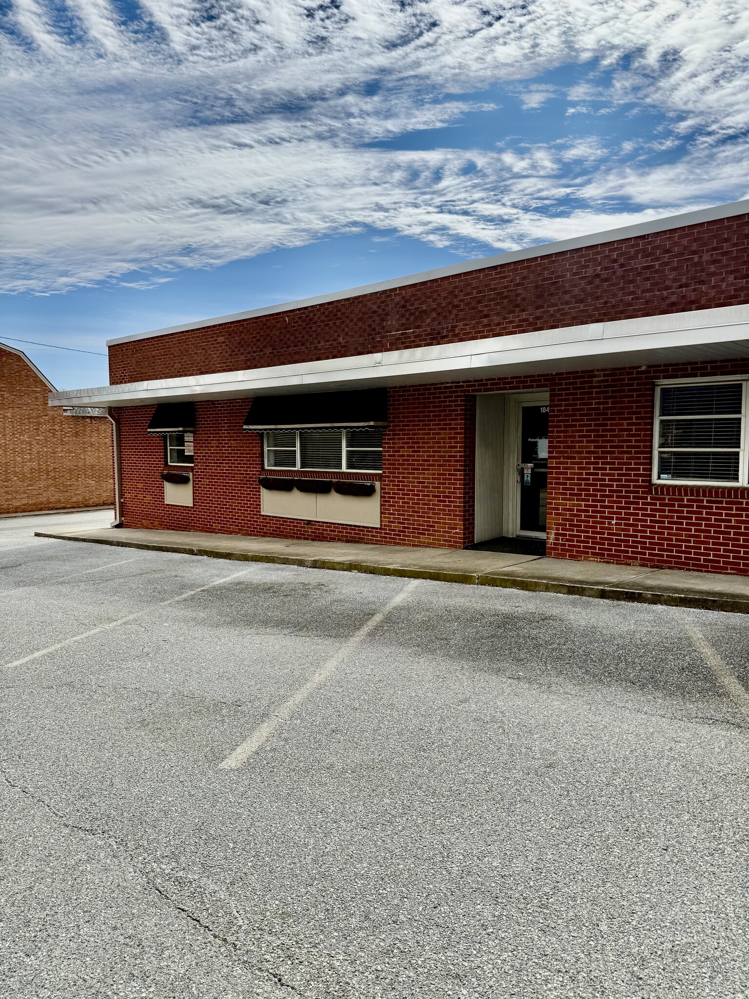 1842 Banking St, Greensboro, NC à louer Photo de l’immeuble– Image 1 sur 7