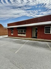 1842 Banking St, Greensboro, NC à louer Photo de l’immeuble– Image 1 sur 7