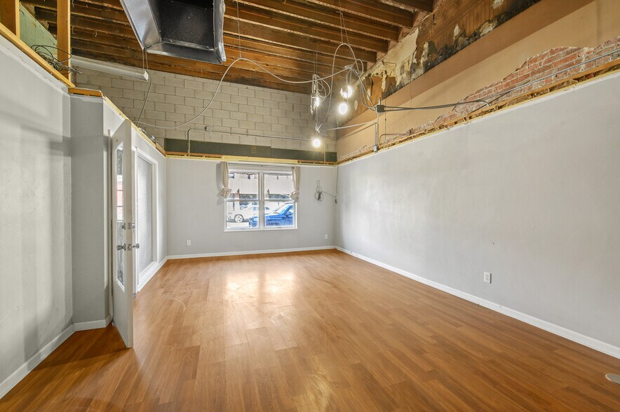 321 Main Ave, De Pere, WI à vendre - Photo de l’immeuble – Image 3 sur 36