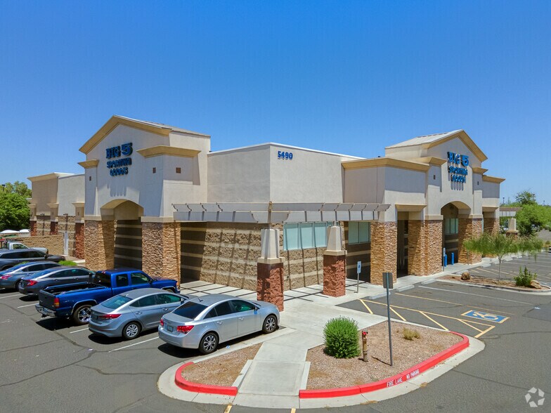 5490 W Bell Rd, Glendale, AZ à louer - Photo de l’immeuble – Image 1 sur 5