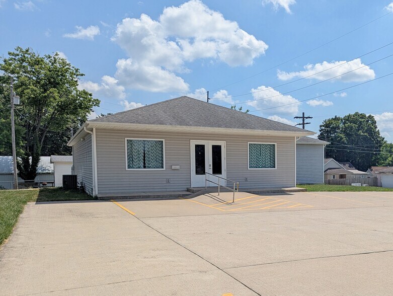1110 School st, Hillsboro, IL à vendre - Photo de l’immeuble – Image 3 sur 17