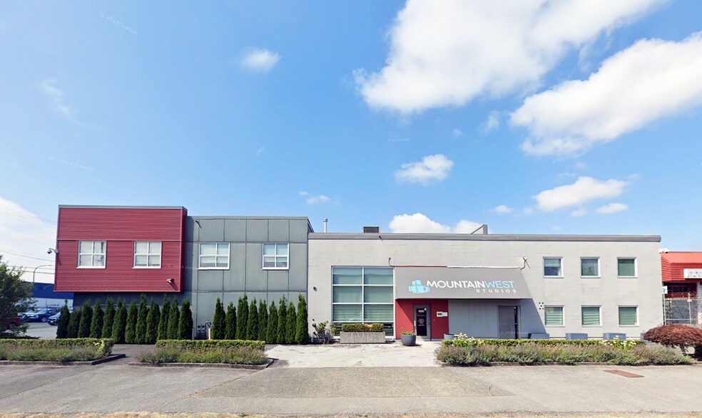 6869 Merritt Ave, Burnaby, BC à louer - Photo de l’immeuble – Image 1 sur 7