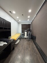 307 Brighton Beach Ave, Brooklyn, NY à louer Photo intérieure– Image 2 sur 9