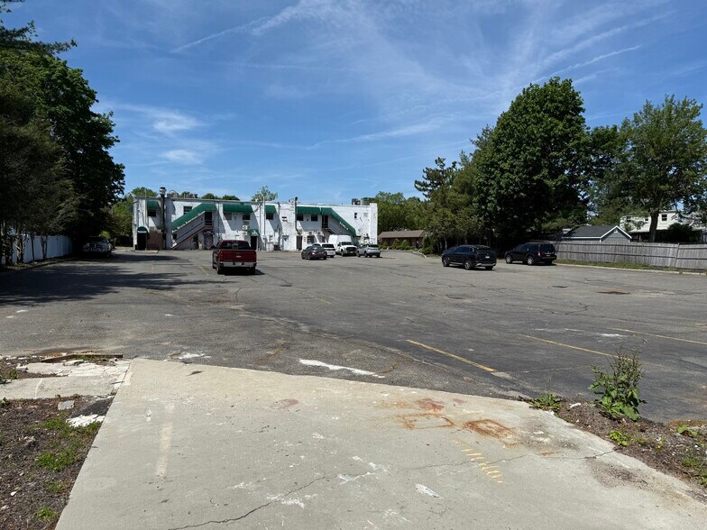 52-54 Broadway, Greenlawn, NY à louer - Photo de l’immeuble – Image 2 sur 16