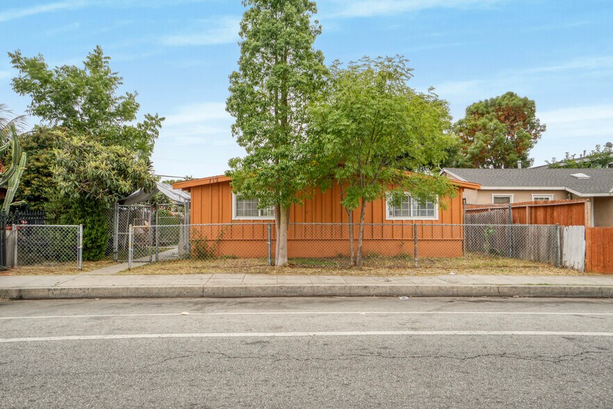 712 N Wilmington Blvd, Wilmington, CA à vendre - Photo de l’immeuble – Image 2 sur 18