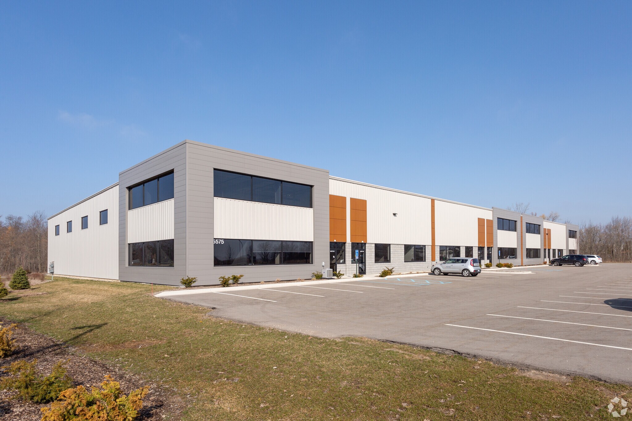 5575 Kraft Ave SE, Grand Rapids, MI à louer Photo principale– Image 1 sur 9