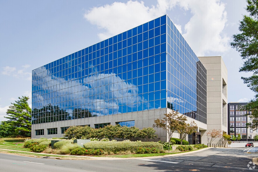 13755 Sunrise Valley Dr, Herndon, VA à louer - Photo de l’immeuble – Image 1 sur 19