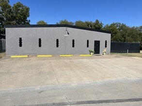 6329 Eden Dr, Haltom City, TX à louer Photo intérieure– Image 1 sur 8