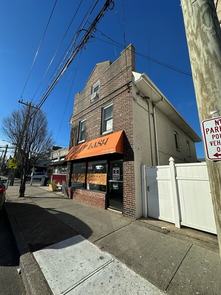 136 Jericho Tpke, Mineola, NY à vendre - Photo de l’immeuble – Image 1 sur 3