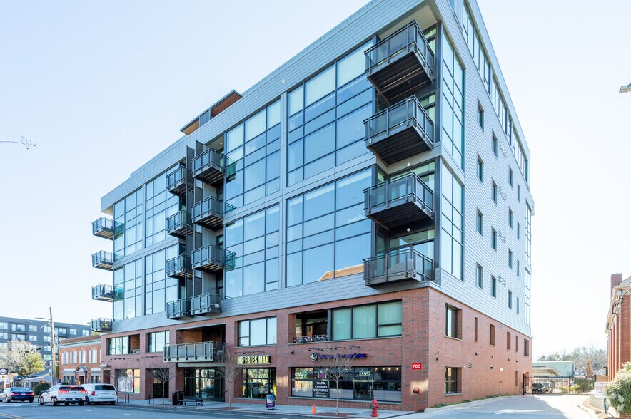 1105 W Main St, Durham, NC à louer - Photo de l’immeuble – Image 3 sur 10