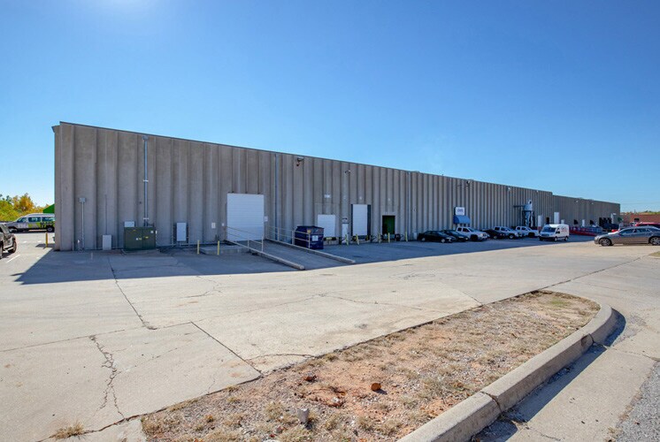 4228-4332 N Santa Fe St, Oklahoma City, OK à louer Photo de l’immeuble– Image 1 sur 3