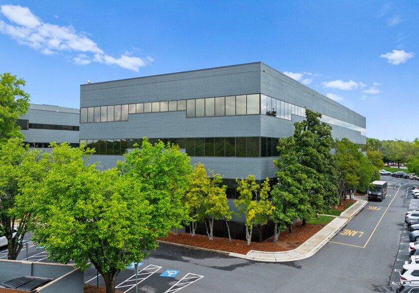 11111 Carmel Commons Blvd, Charlotte, NC à louer - Photo de l’immeuble – Image 2 sur 19