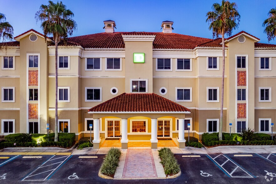 12200 W Colonial Dr, Winter Garden, FL à louer - Photo de l’immeuble – Image 1 sur 8