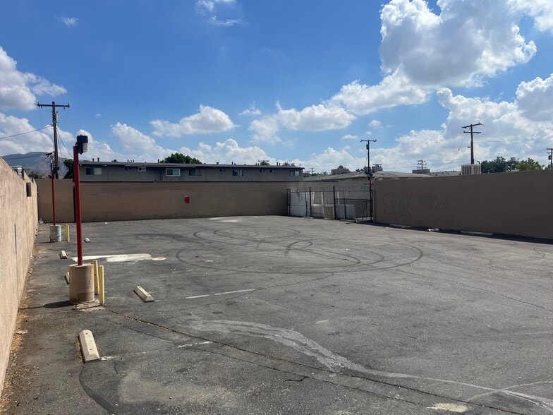 4151 N Sierra Way, San Bernardino, CA à vendre - Photo de l’immeuble – Image 3 sur 11