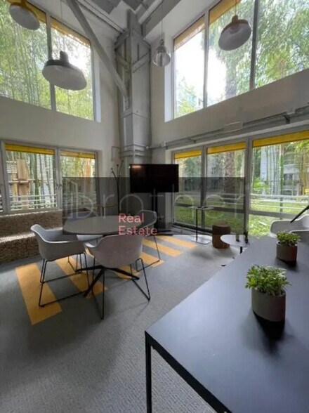 Bureau dans Bègles à louer - Photo de l’immeuble – Image 3 sur 9