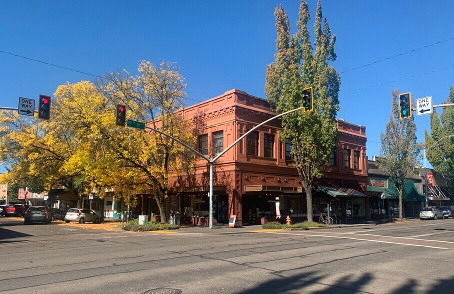 301-311 SW Madison Ave, Corvallis, OR à louer - Photo de l’immeuble – Image 2 sur 11