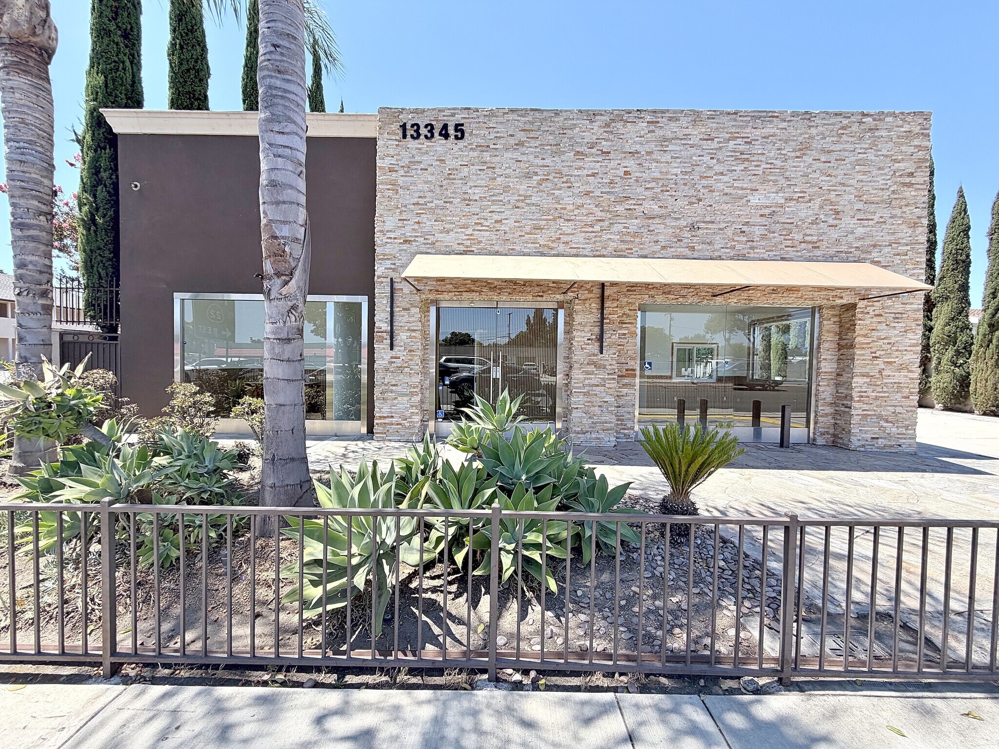 13345 Euclid St, Garden Grove, CA à vendre Photo de l’immeuble– Image 1 sur 23