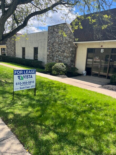 575 Virginia Dr, Fort Washington, PA à louer - Photo de l’immeuble – Image 1 sur 4