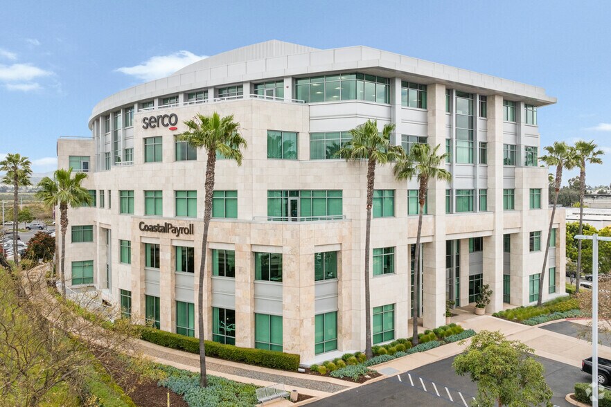 9350 Waxie Way, San Diego, CA à louer - Photo principale – Image 1 sur 15