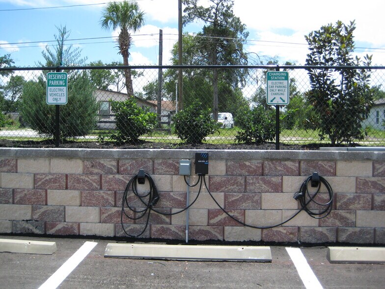 357 W 4th St, Apopka, FL à louer - Photo de l’immeuble – Image 2 sur 17