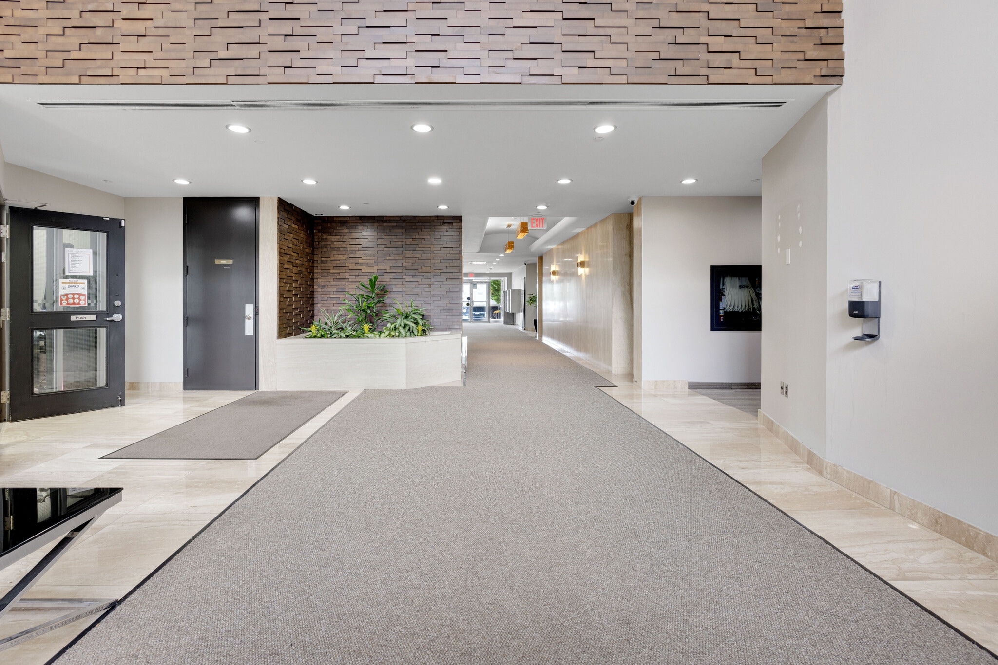 700 Dorval Dr, Oakville, ON à louer Photo intérieure– Image 1 sur 8