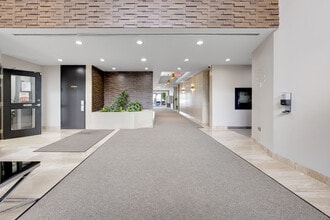 700 Dorval Dr, Oakville, ON à louer Photo intérieure– Image 1 sur 8