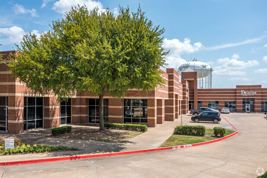 2214 Paddock Way, Grand Prairie, TX à louer - Photo de l’immeuble – Image 3 sur 12
