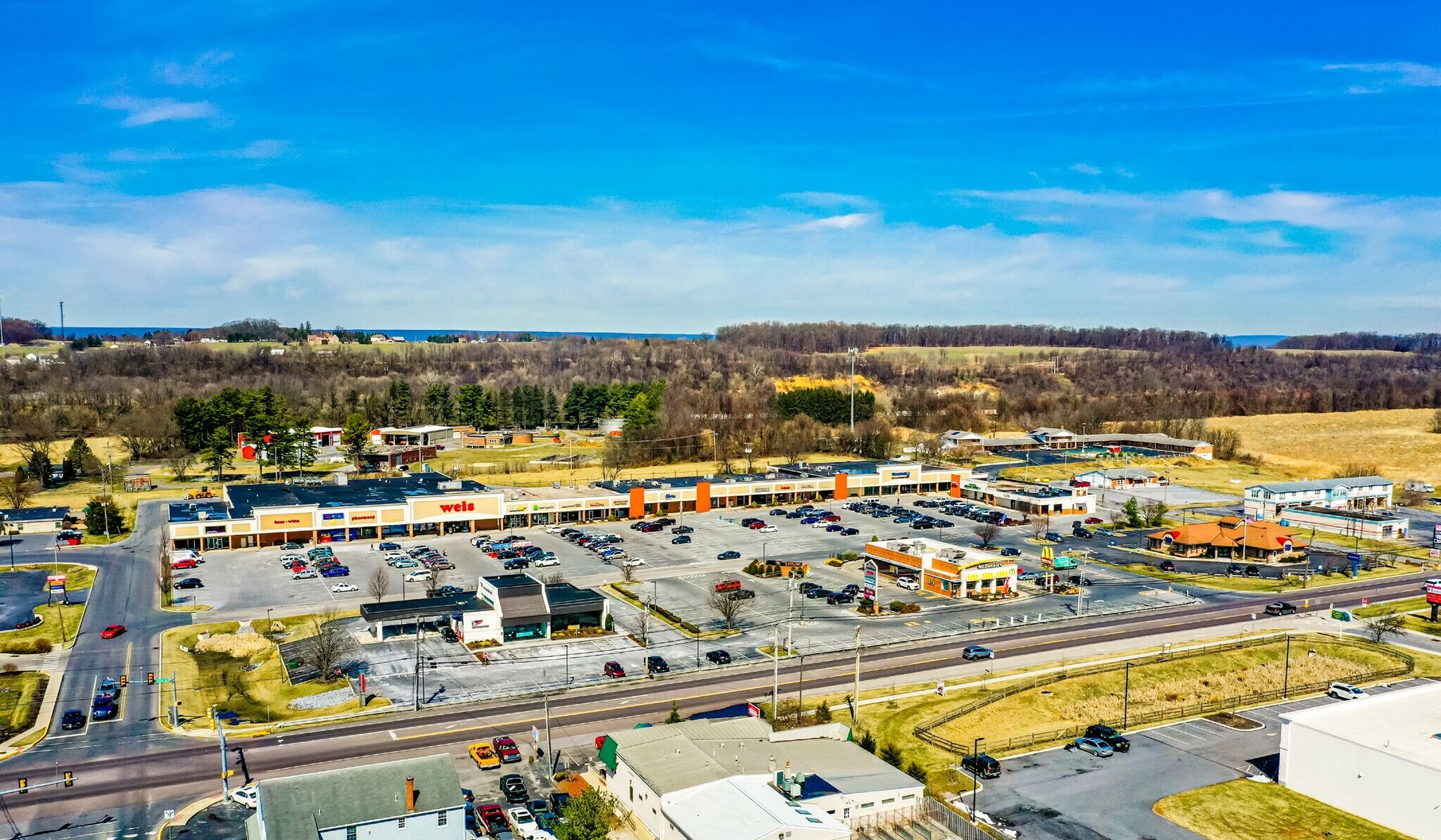 901 E Main St, Palmyra, PA à louer Photo de l’immeuble– Image 1 sur 5