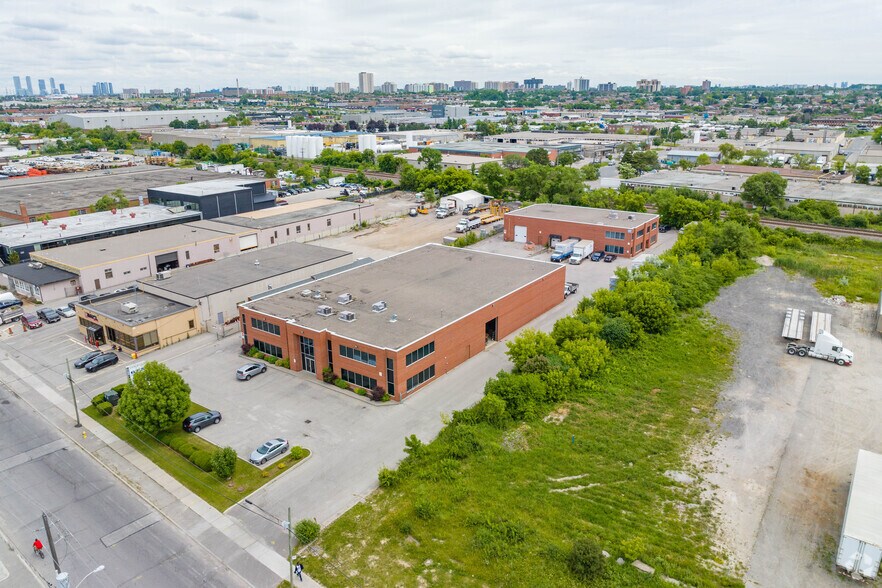 39 Rivalda Rd, Toronto, ON à louer - Aérien – Image 3 sur 5
