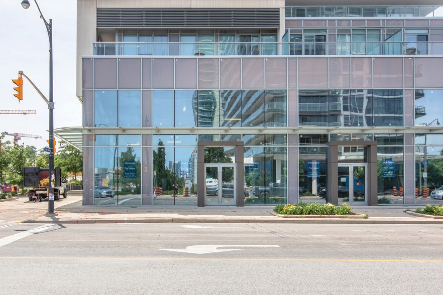 86 Esther Shiner Blvd, Toronto, ON à louer - Photo de l’immeuble – Image 2 sur 6