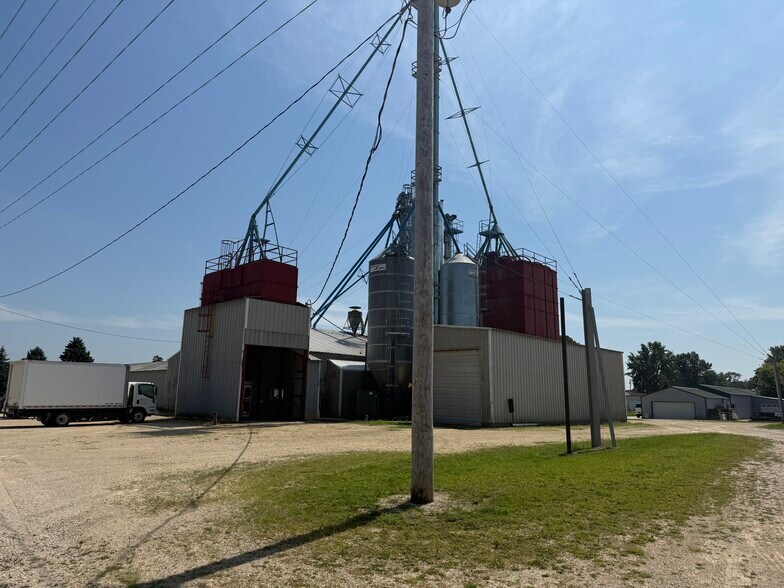 130 E 11th St, Monticello, IA à vendre - Photo de l’immeuble – Image 3 sur 14