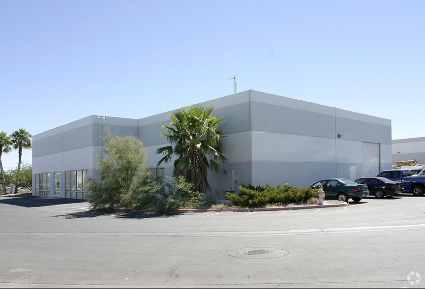 3515 Birtcher Dr, Las Vegas, NV à vendre - Photo de l’immeuble – Image 2 sur 2
