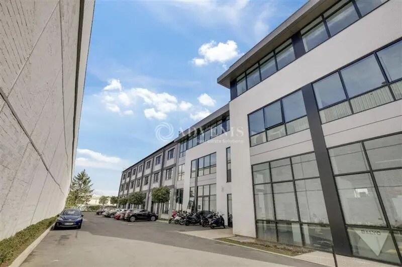 Bureau dans Ivry-sur-Seine à louer - Photo de l’immeuble – Image 1 sur 12