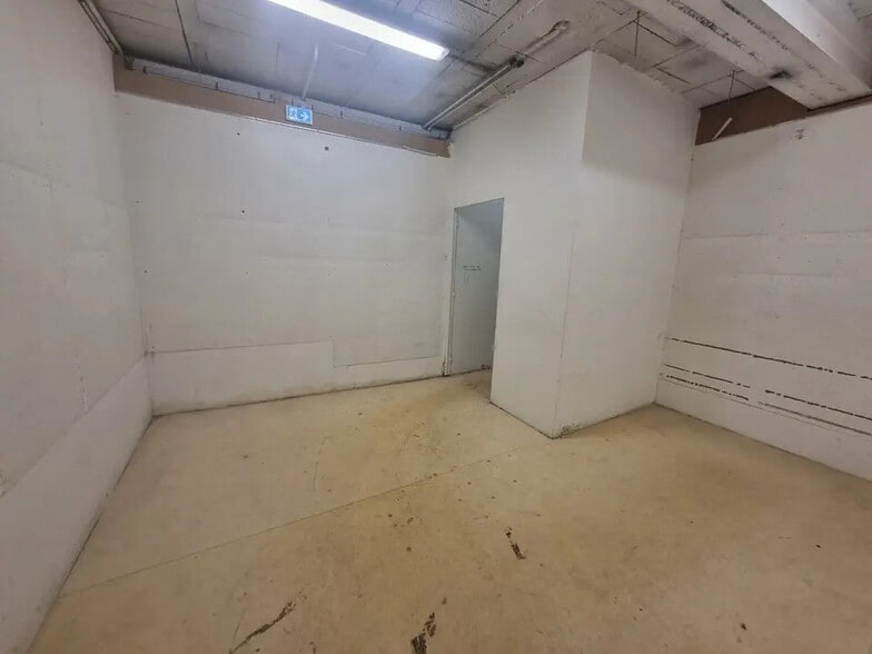 Local commercial dans Boulogne-Billancourt à louer - Photo de l’immeuble – Image 3 sur 8