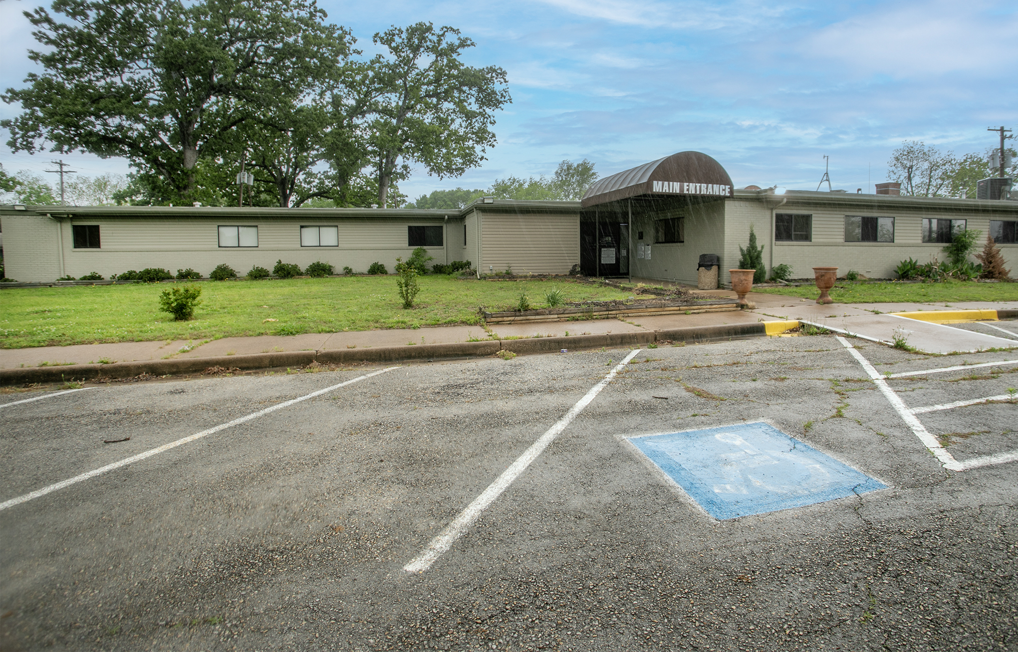 707 N Waldrip St, Grand Saline, TX à vendre Photo de l’immeuble– Image 1 sur 24